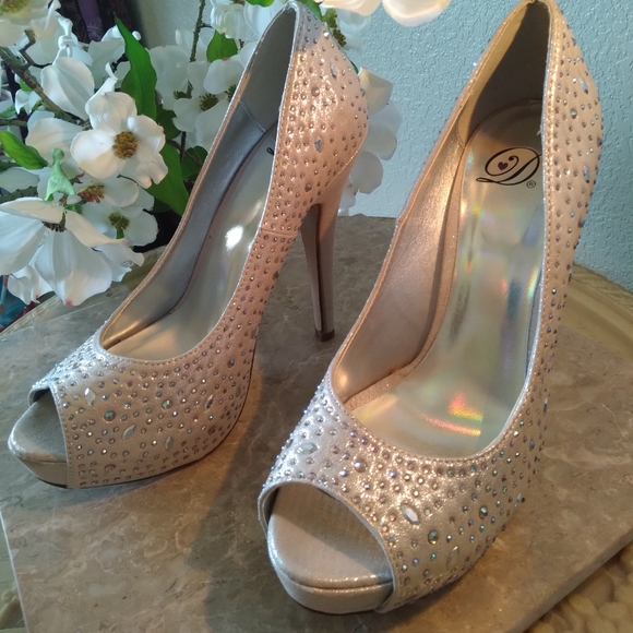 Derek Heart Shoes - Derek Heart Peep Toe Platform Pumps